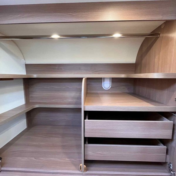 Champion Caravanes et Camping Car LYSEO 684 G Burstner