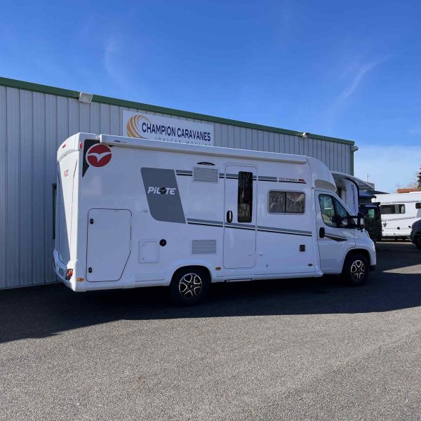 Champion Caravanes et Camping Car P 690 Pilote