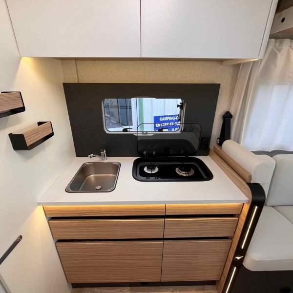 Champion Caravanes et Camping Car P 690 Pilote