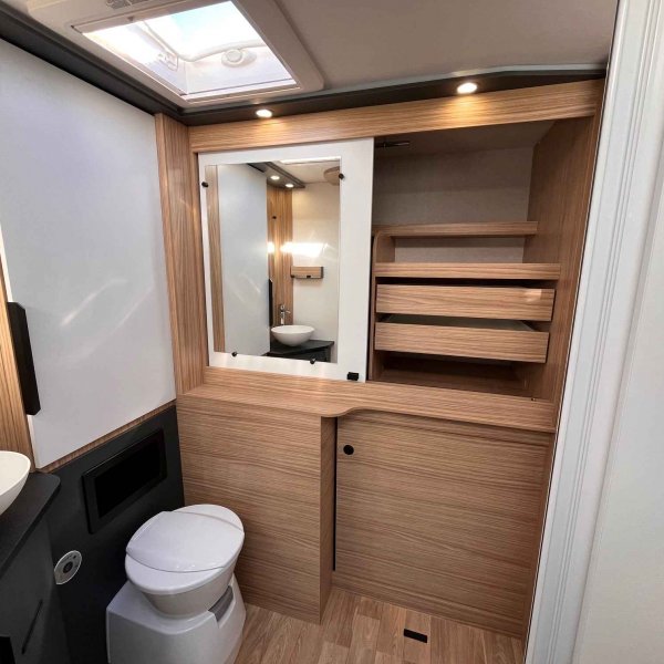 Champion Caravanes et Camping Car P 690 Pilote