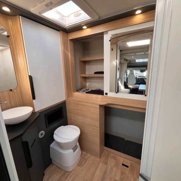 Champion Caravanes et Camping Car P 690 Pilote