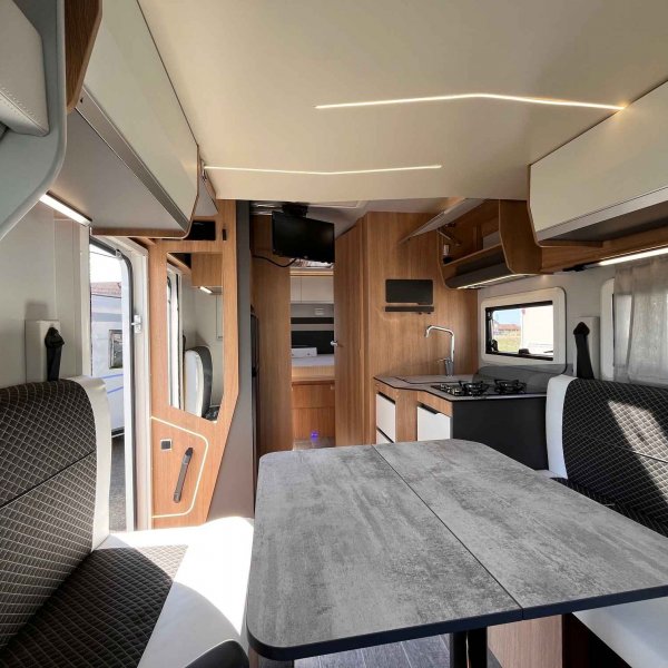 Champion Caravanes et Camping Car GIOTTILINE TOSCAN 74 NF Giottiline