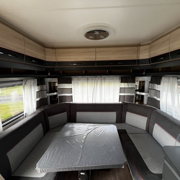 Champion Caravanes et Camping Car De Luxe Edition 460 UFe Hobby