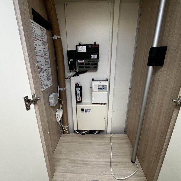 Champion Caravanes et Camping Car De Luxe Edition 460 UFe Hobby