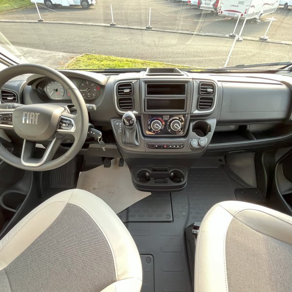 Champion Caravanes et Camping Car MATRIX 650 DC 60th Adria