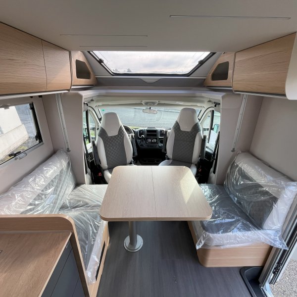 Champion Caravanes et Camping Car MATRIX 650 DC 60th Adria