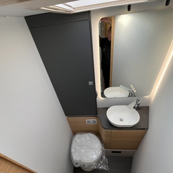 Champion Caravanes et Camping Car MATRIX 650 DC 60th Adria