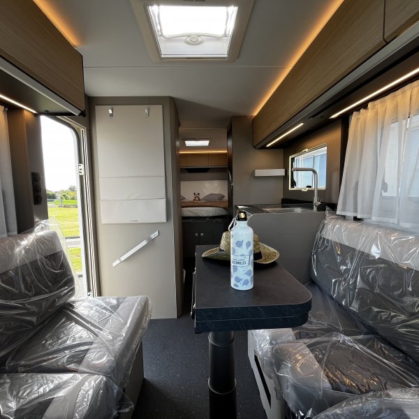 Champion Caravanes et Camping Car COMPACT DC Adria