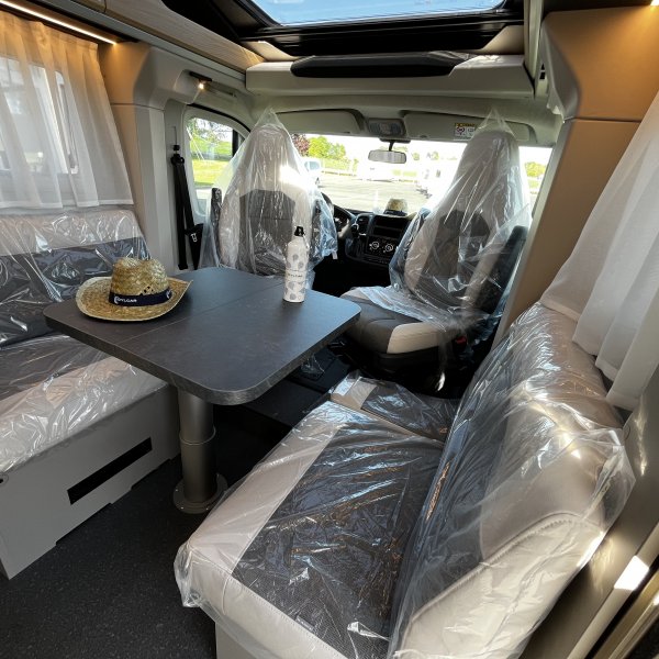 Champion Caravanes et Camping Car COMPACT DC Adria