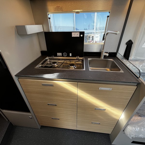 Champion Caravanes et Camping Car COMPACT DC Adria