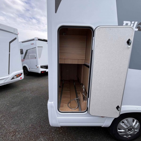 Champion Caravanes et Camping Car P620 EXPRESSION Pilote