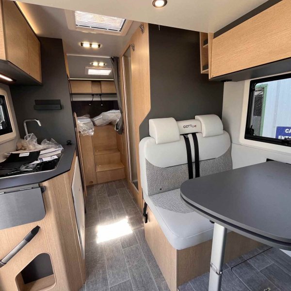 Champion Caravanes et Camping Car COMPACT CX66 PREMIERE EDITION Giottiline