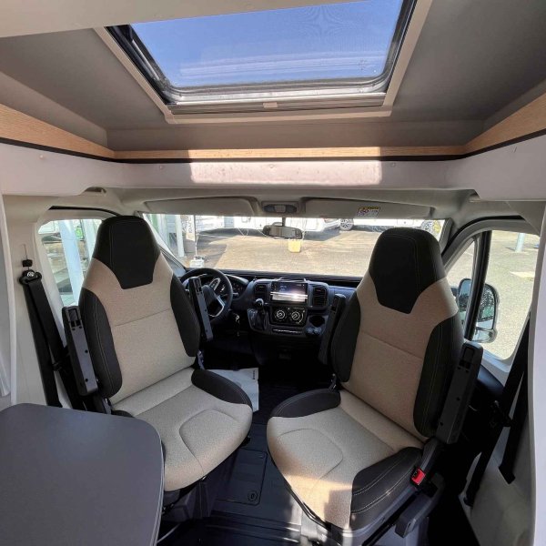 Champion Caravanes et Camping Car COMPACT CX66 PREMIERE EDITION Giottiline