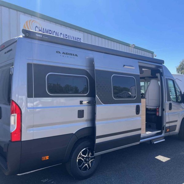 Champion Caravanes et Camping Car TWIN 640 SGX 60 Years Adria