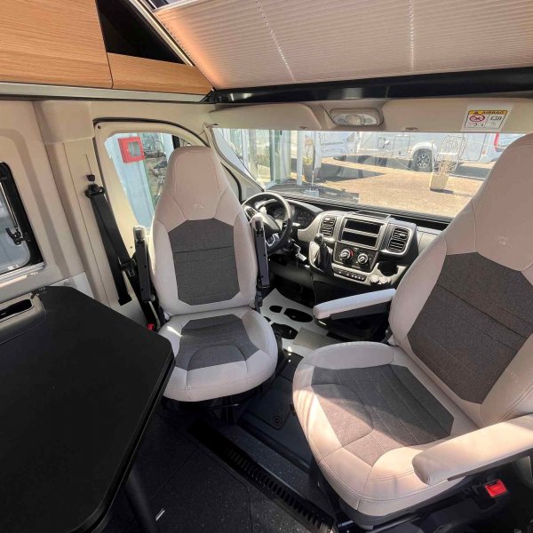 Champion Caravanes et Camping Car TWIN 640 SGX 60 Years Adria