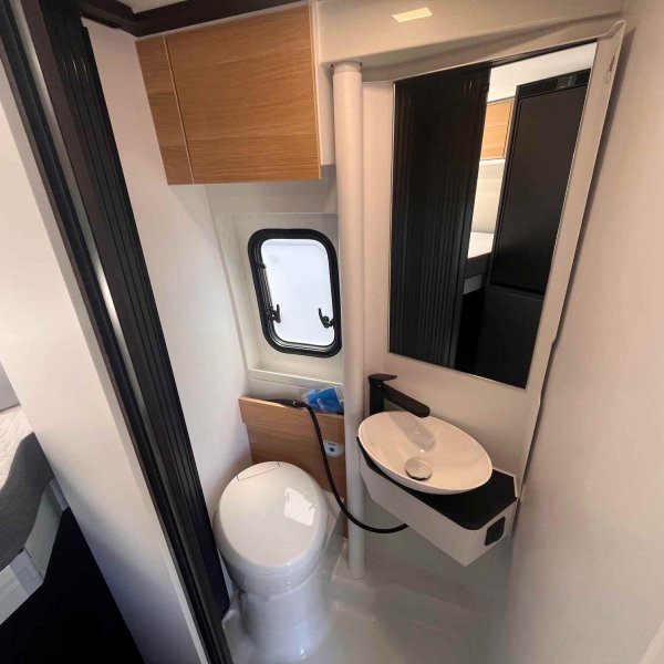 Champion Caravanes et Camping Car TWIN 640 SGX 60 Years Adria